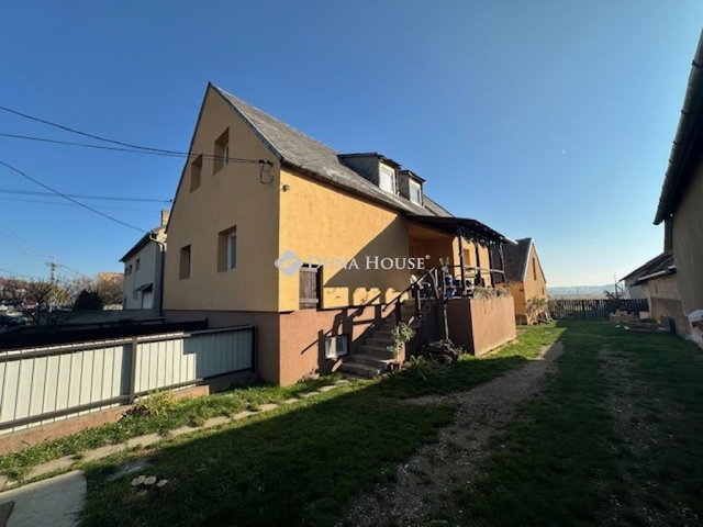 Eladó családi ház, Csákváron 69.9 M Ft, 5 szobás