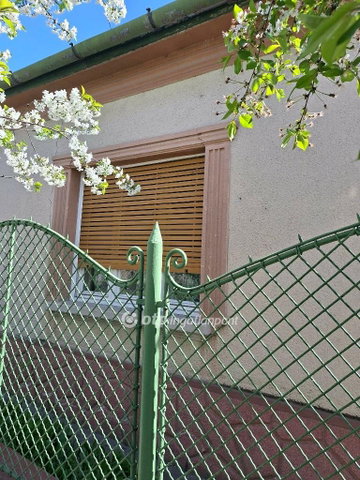 Eladó családi ház, Szabadszálláson 39.8 M Ft, 5 szobás