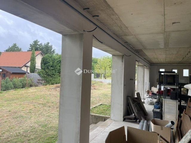 Eladó családi ház, Szadán 265 M Ft, 6 szobás