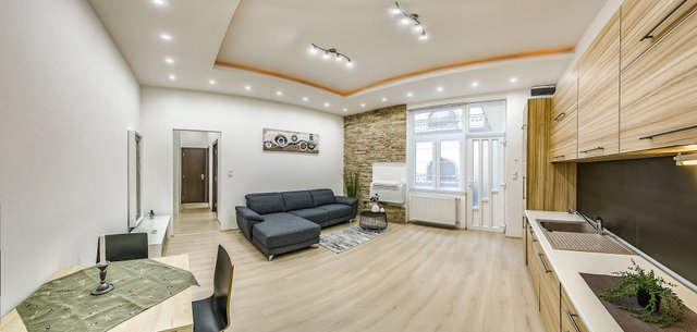Kiadó téglalakás, albérlet, V. kerületben, Október 6. utcában