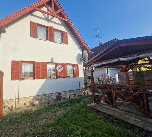 Eladó nyaraló, Harkányban 53 M Ft, 4+1 szobás