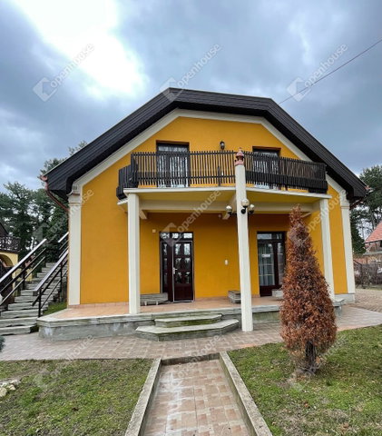 Eladó családi ház, Siófokon 319 M Ft, 9 szobás