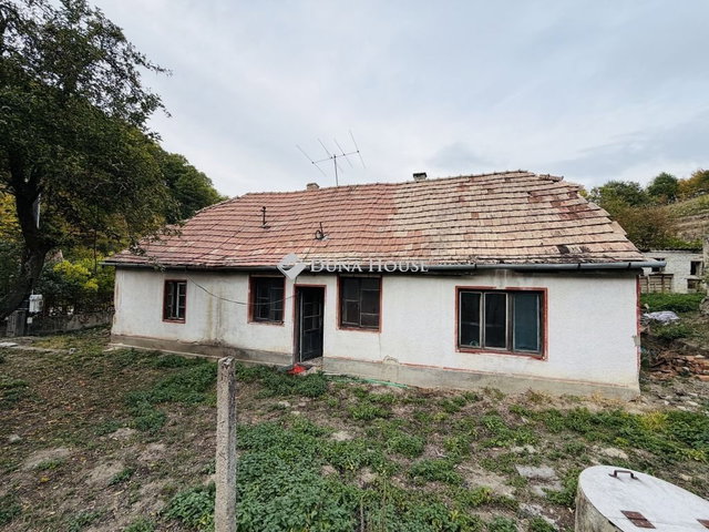 Eladó családi ház, Esztergomban 23 M Ft, 3 szobás