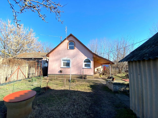 Eladó családi ház, Kiskunhalason 17.99 M Ft, 1 szobás