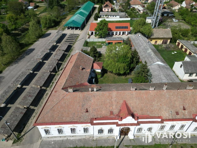 Eladó családi ház, Battonyán 100 M Ft, 20 szobás