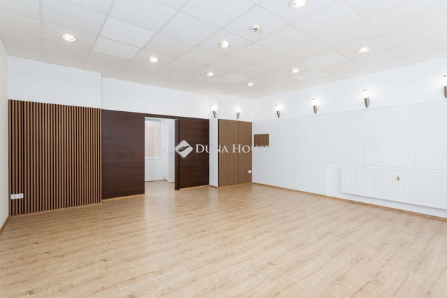 Eladó üzlethelyiség, Mosonmagyaróváron 32.9 M Ft, 2 szobás
