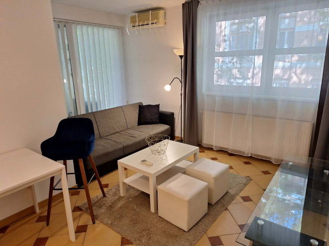 Kiadó téglalakás, albérlet, Szegeden 298 E Ft / hó, 1+2 szobás