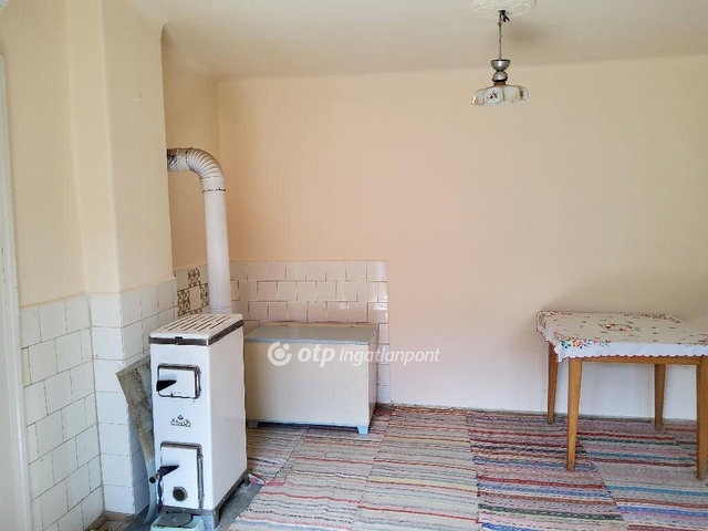 Eladó családi ház, Galgahévízen 28 M Ft, 1 szobás