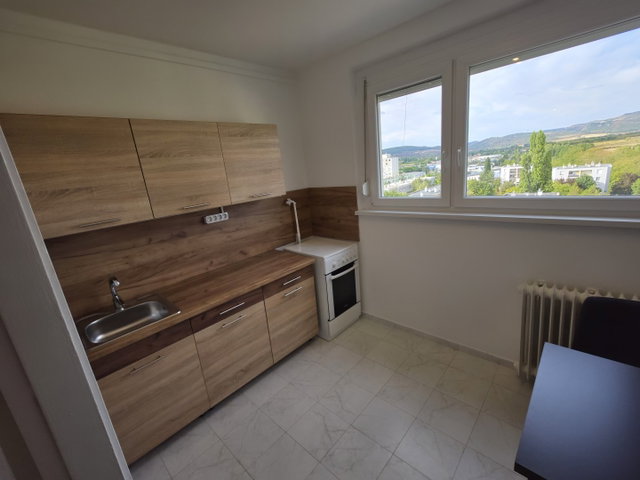 Kiadó panellakás, albérlet, Egerben, Vallon utcában, 2 szobás