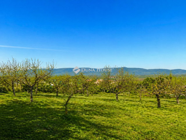 Eladó telek, Vácon, Présház utcában 227.2 M Ft