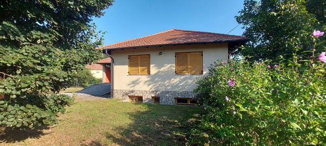 Eladó családi ház, Komáromban 131.2 M Ft, 6 szobás