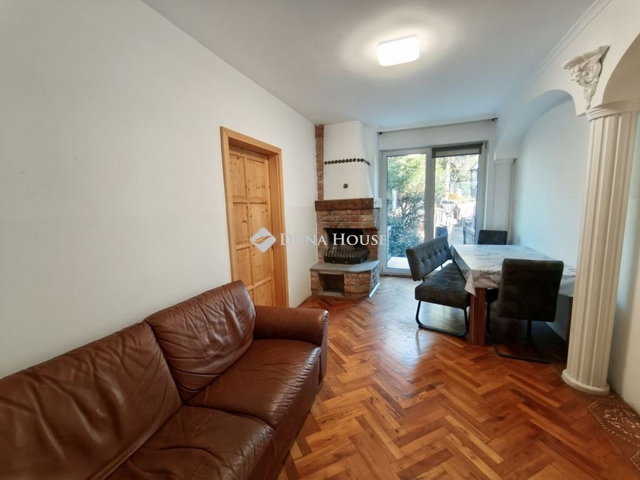 Eladó családi ház, Győrött 119 M Ft, 12 szobás