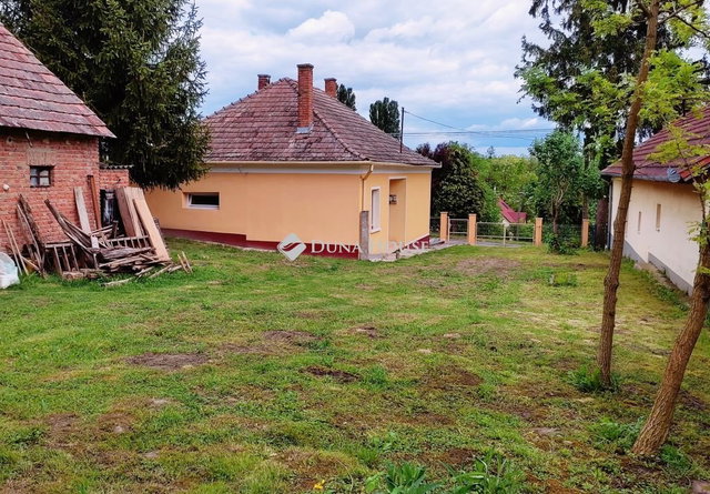 Eladó családi ház, Nagyradán 23.9 M Ft, 3 szobás