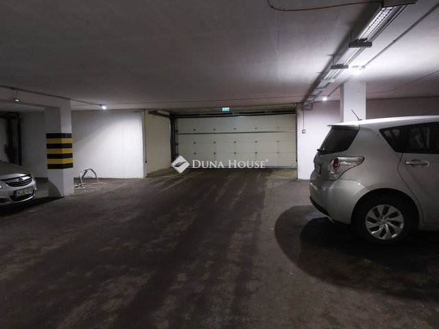 Eladó téglalakás, Vácon 75 M Ft, 1 szobás