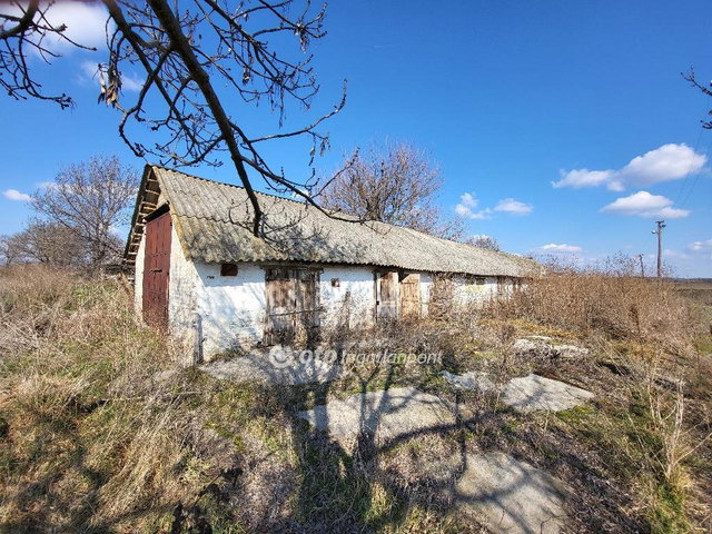 Eladó ipari ingatlan, Mezőkomáromban 350 M Ft