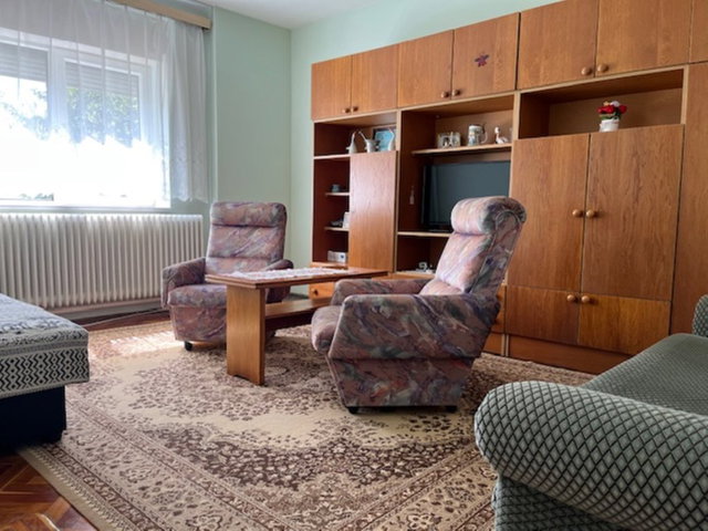Eladó családi ház, Zircen 59.5 M Ft, 2 szobás