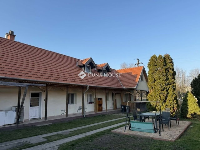 Eladó családi ház, Etyeken 67 M Ft, 5 szobás
