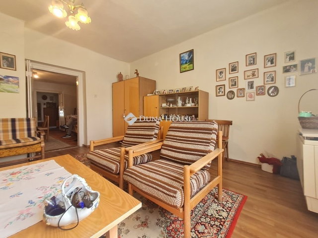 Eladó családi ház, Esztergomban 34.9 M Ft, 3 szobás