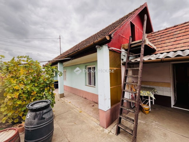 Eladó családi ház, Tápiószecsőn 25.9 M Ft, 2 szobás
