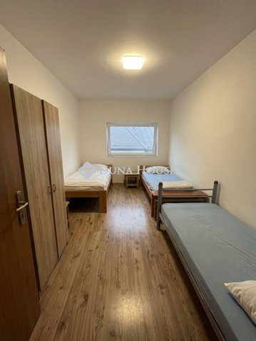 Eladó családi ház, Győrött 119 M Ft, 12 szobás