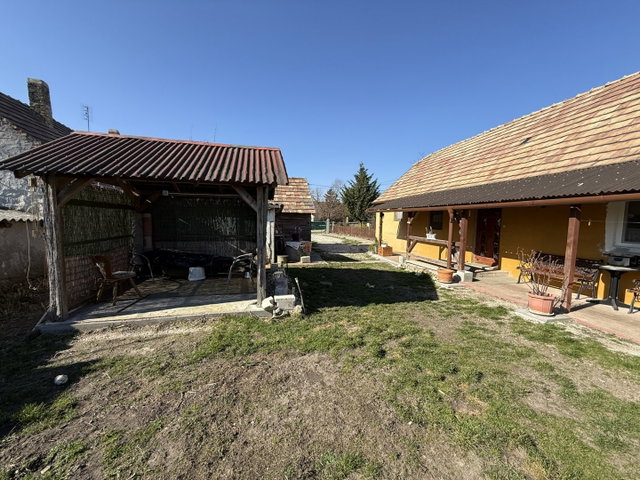 Eladó családi ház, Csákberényben 37.2 M Ft, 2 szobás