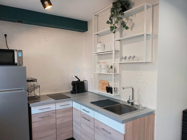 Kiadó téglalakás, albérlet, Pécsett 250 E Ft / hó, 2 szobás