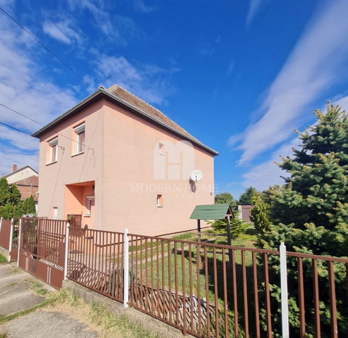Eladó családi ház, Pusztaszabolcson 66 M Ft, 3 szobás