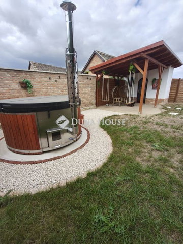 Eladó családi ház, Nagynyárádon 120 M Ft, 2 szobás
