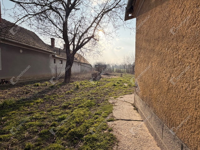 Eladó családi ház, Zalaváron 13 M Ft, 2 szobás