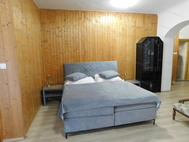 Eladó hotel, Zalakaroson 244 M Ft, 12 szobás