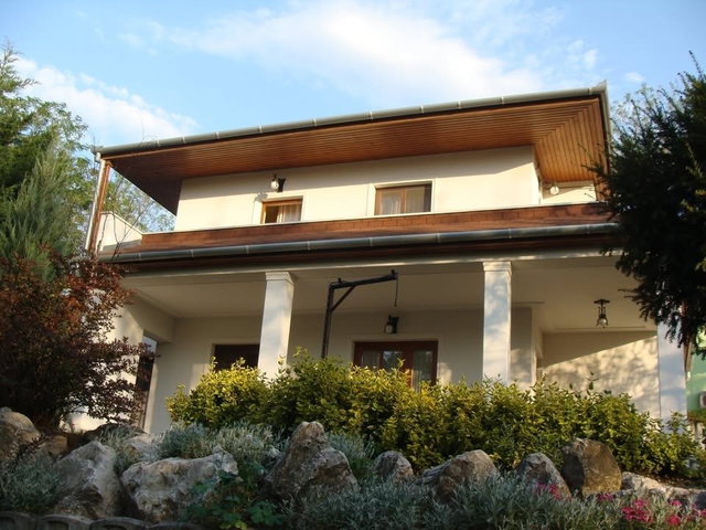 Kiadó családi ház, albérlet, Komáromban 350 E Ft / hó