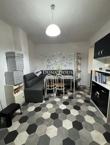 Eladó családi ház, Sárbogárdon 28 M Ft, 2 szobás