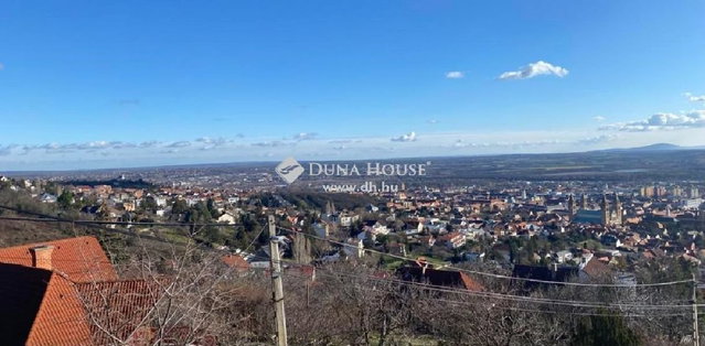Eladó családi ház, Pécsett 89 M Ft, 2 szobás