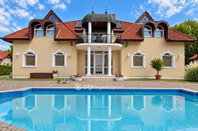 Eladó hotel, Gyenesdiáson 379 M Ft / költözzbe.hu