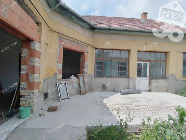 Eladó családi ház, Tiszaalpáron 29.9 M Ft, 5 szobás