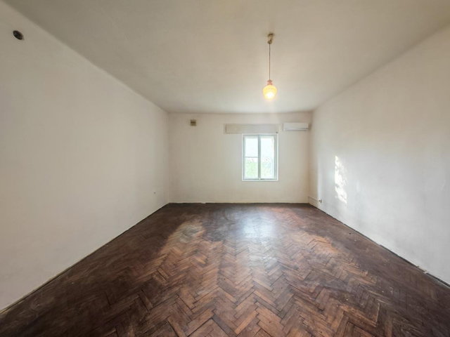 Eladó téglalakás, Komáromban 22 M Ft, 1 szobás