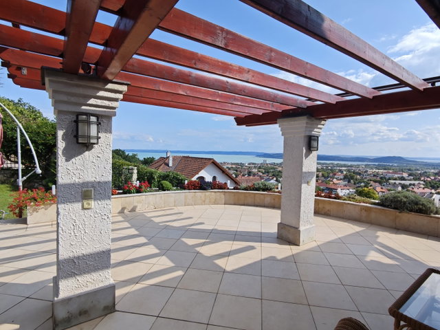 Eladó családi ház, Balatonfüreden 449.9 M Ft, 3 szobás