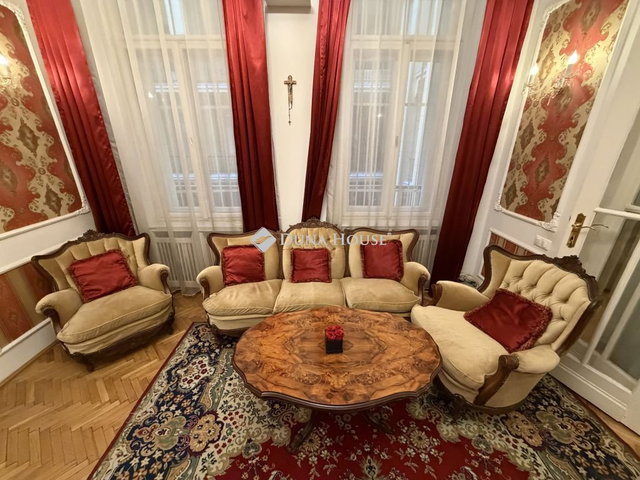 Eladó téglalakás, Budapesten, V. kerületben, Vértanúk terén