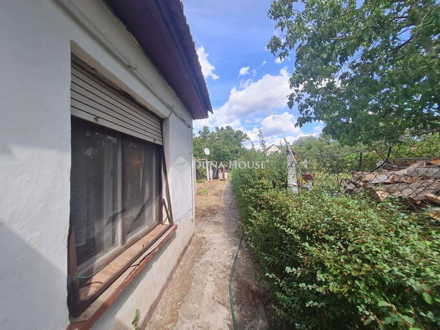 Eladó családi ház, Esztergomban 34.9 M Ft, 3 szobás