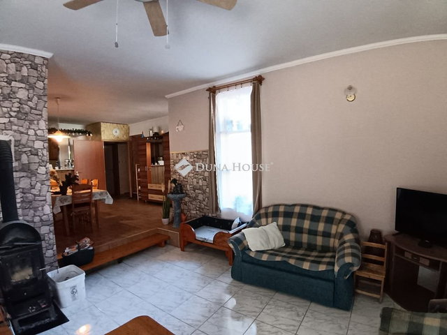 Eladó családi ház, Szomoron 99.9 M Ft, 7 szobás