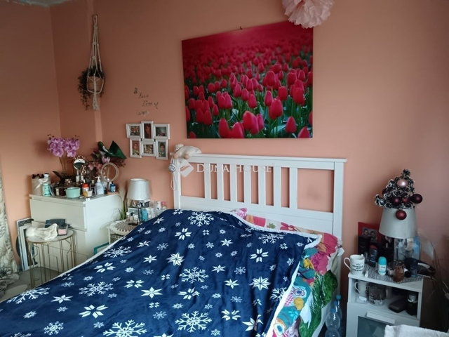 Eladó családi ház, Esztergomban 69.9 M Ft, 4 szobás