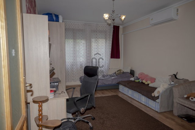 Eladó panellakás, Nyíregyházán 72 M Ft, 4 szobás