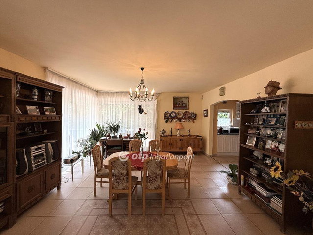 Eladó családi ház, Budaörsön 229 M Ft, 4 szobás