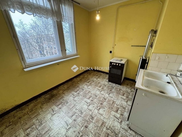 Eladó téglalakás, Kecskeméten 33 M Ft, 1 szobás