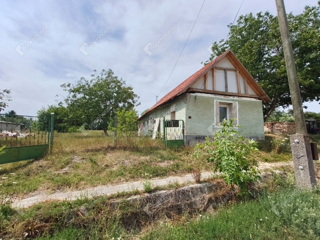 Eladó családi ház, Adorjánházán 6 M Ft, 1 szobás