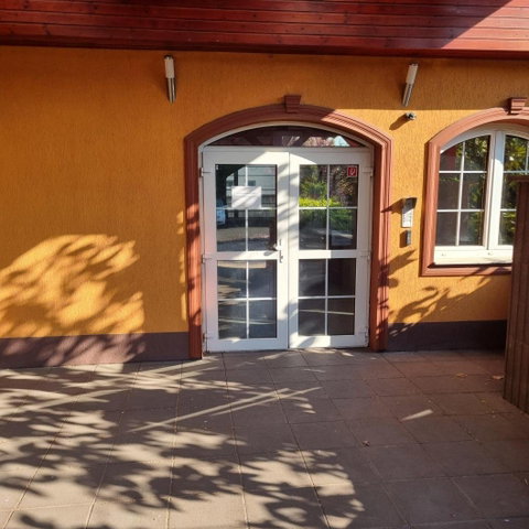 Kiadó iroda, Tatán 132 E Ft / hó, 1 szobás