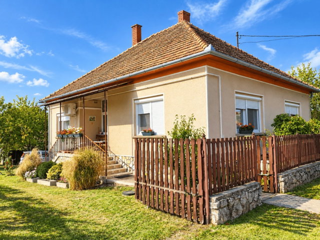 Eladó családi ház, Bakonykoppányban 49 M Ft, 3 szobás