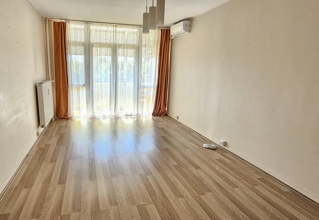 Eladó panellakás, Pécsett 54.99 M Ft, 3 szobás