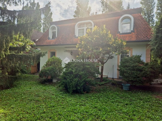 Eladó családi ház, Siófokon 199 M Ft, 9 szobás