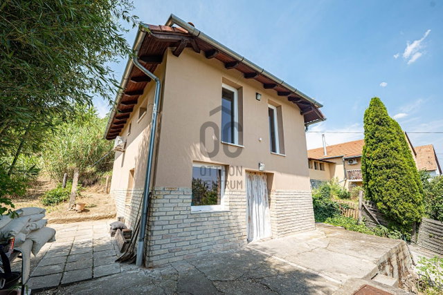 Eladó családi ház, Szekszárdon 39.9 M Ft, 4 szobás